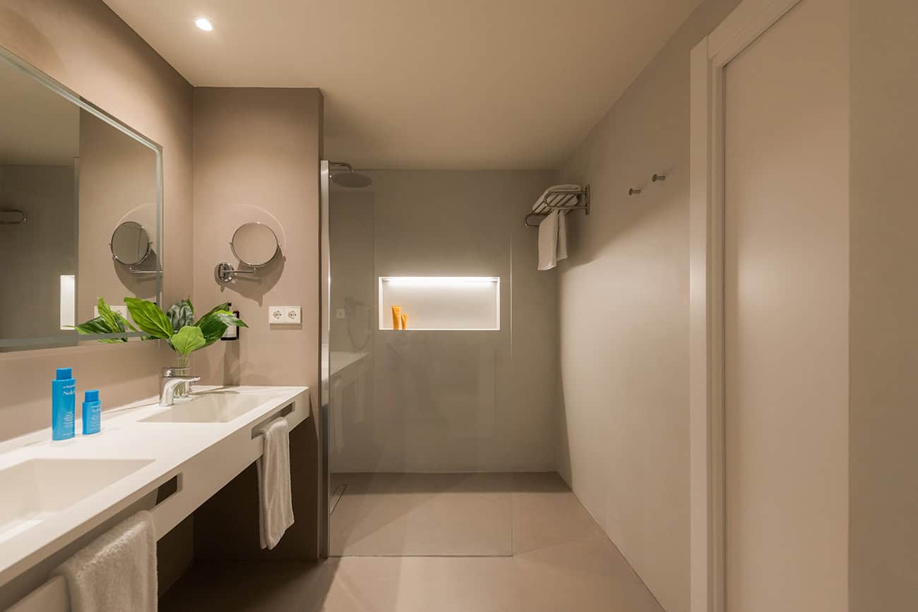 baño suite hotel microcemento